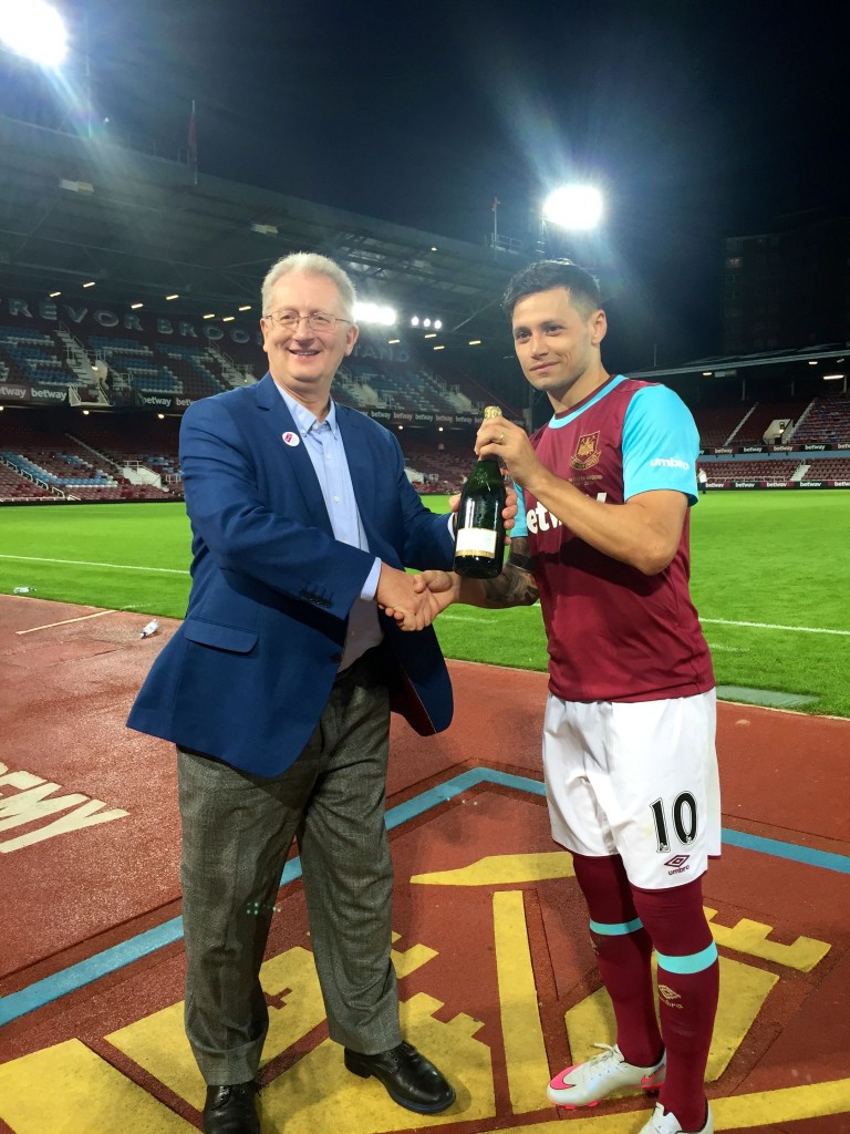 Presenting Man Of The Match Award to Mauro